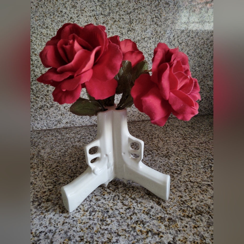 Suck UK 3 Guns Table Vase - with Roses